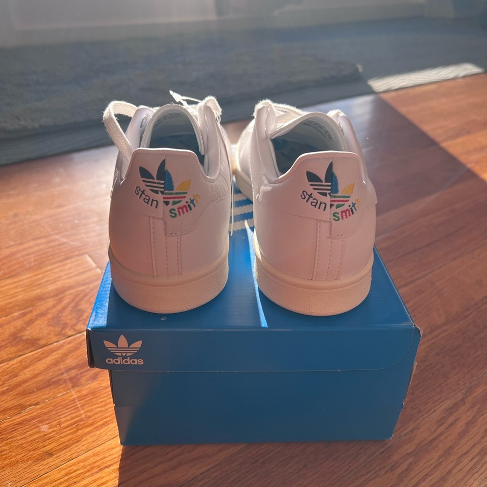 NWT Women’s adidas Stan Smith Sneakers - Picture 3 of 5